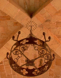 Schlussstein aus dem Laienrefektorium des Zisterzienserklosters Fontfoide bei Narbonne (Foto: privat)